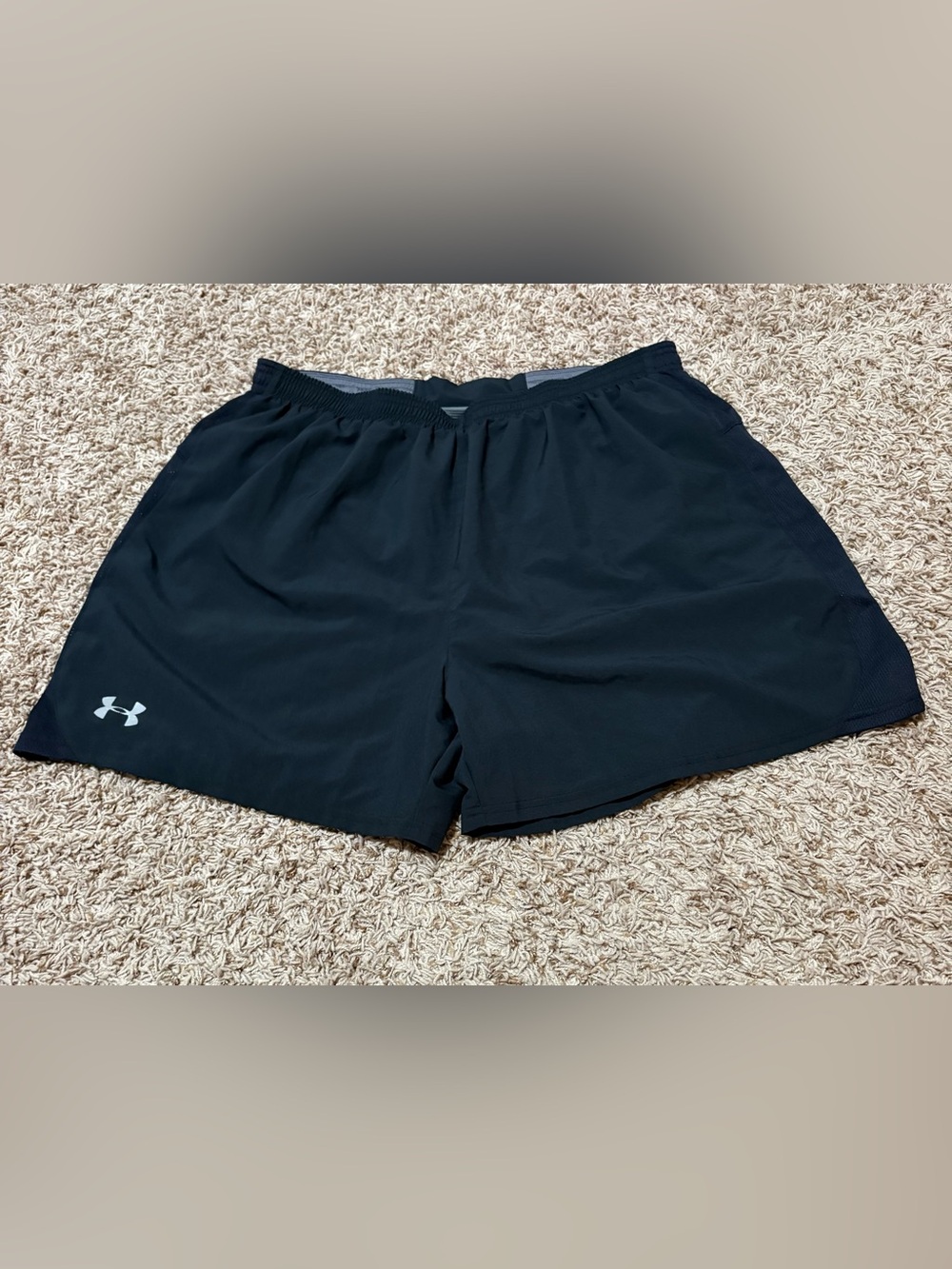 Under Armour Athletic Running Shorts Men’s size XXL in black 5” inseam